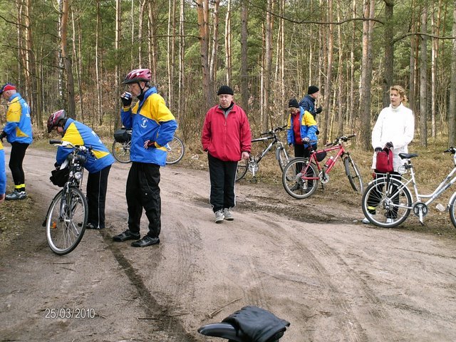 czasnapierwszherbatikanapkiudouzdjciatajemniczaczarnaapkanasiodeku.jpg